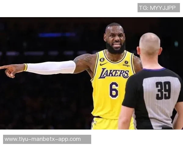 詹姆斯谈比赛防守表现与争议判罚的感受与看法